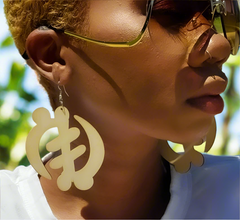 Woman with Gye Nyame wooden dangle earrings and sunglasses on